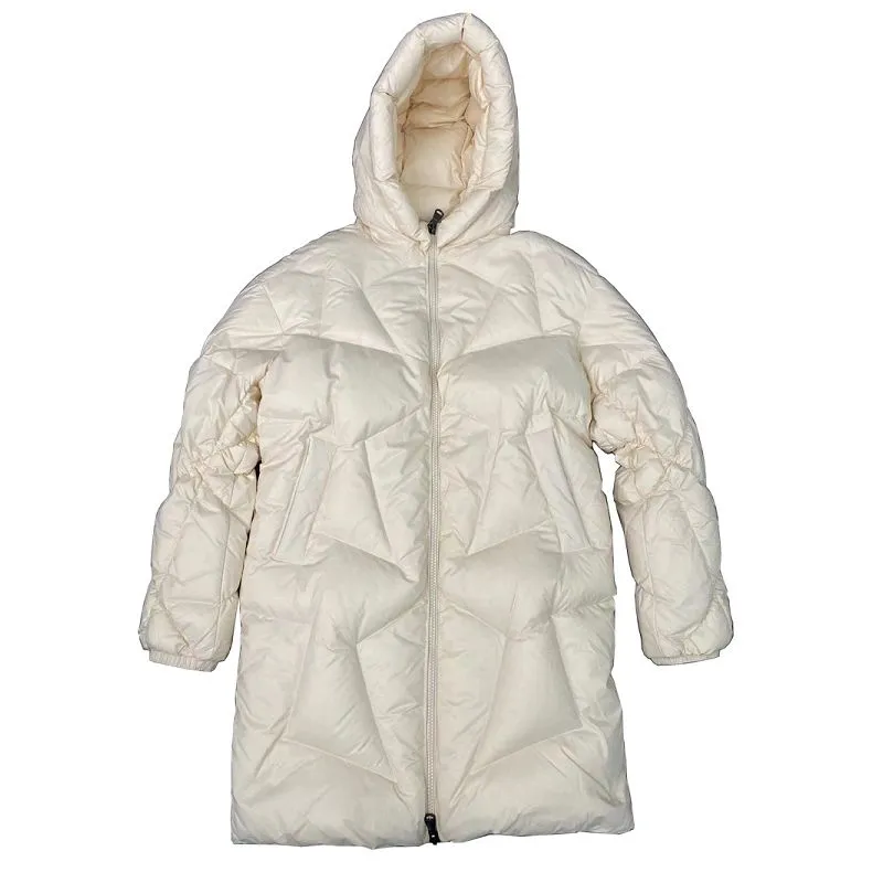 Naisten tikattu untuvatakki